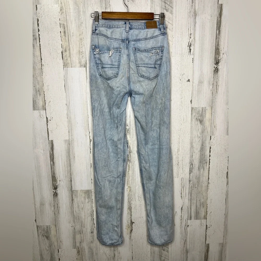 American Eagle Women's Baggy Jean Light Wash Destroyed Denim Blue Size 00 - Picture 3 of 15